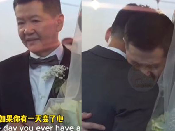 Khoảnh khắc dắt tay con gái vào lễ đường bố cô dâu nói một câu khiến dân tình phát sốt còn cô dâu nước mắt đầy mặt