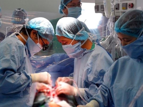Các bệnh viện không còn phải dùng ‘dao mổ rạch 3 lần mới qua da’