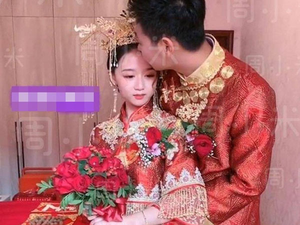 Cô dâu trẻ măng như học sinh cấp 2, bị nghi tảo hôn nhưng sự thật bất ngờ