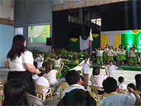 Cô giáo 'quẩy' cực sung hướng dẫn dàn học sinh thi văn nghệ khiến cư dân mạng hết lời khen ngợi