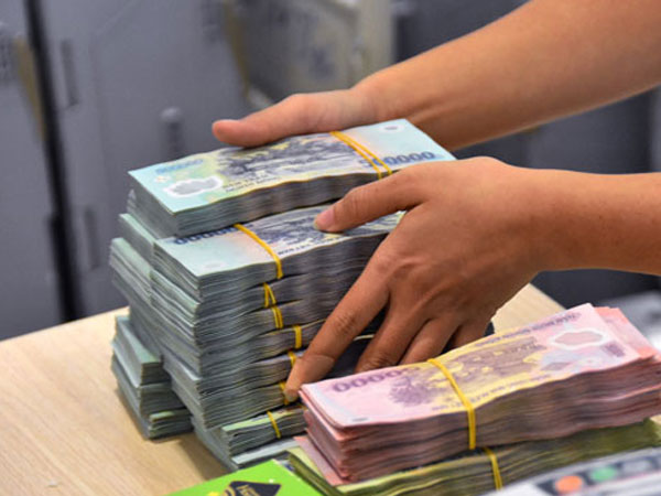 Ngân hàng 'đau đầu' rao bán tài sản