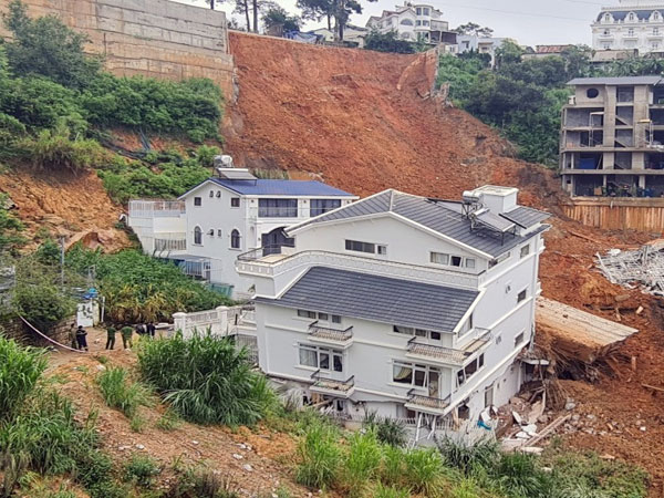 Triệu tập 2 doanh nghiệp và 4 chủ đất liên quan đến vụ sạt lở ở Đà Lạt khiến 2 người chết