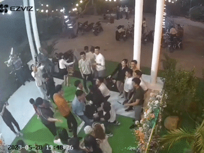 Tung hứng chú rể chúc mừng ngày trọng đại, nhóm bạn liền tắt nụ cười ngay sau đó: Vui thôi đừng vui quá