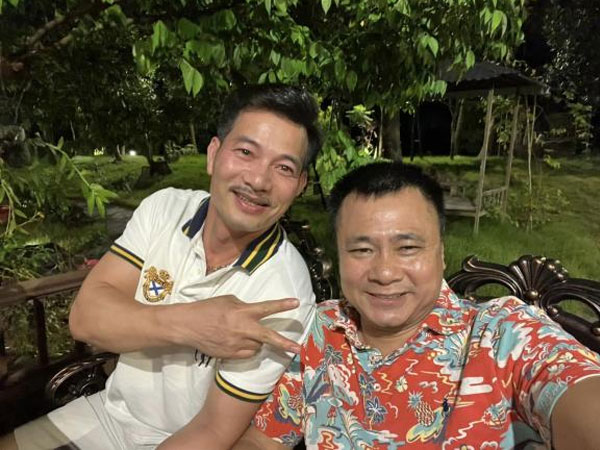 Hé lộ loạt ảnh hiếm về anh trai ruột Xuân Bắc, khán giả ngỡ ngàng vì cả hai giống nhau đến từng centimet