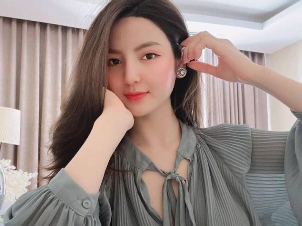 Bạn gái Quang Hải lên tiếng về tin đồn quá khứ cặp kè đại gia, làm 'bé đường'
