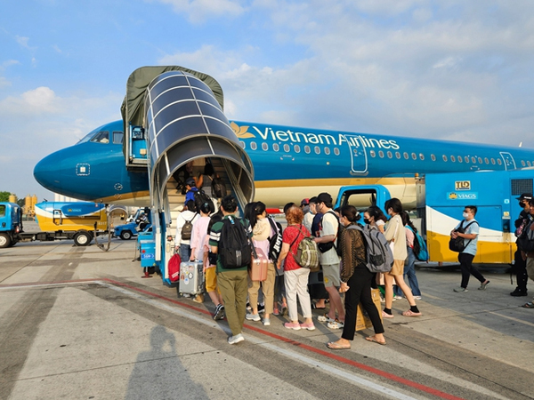 2,2 tỉ cổ phiếu Vietnam Airlines bị hạn chế giao dịch