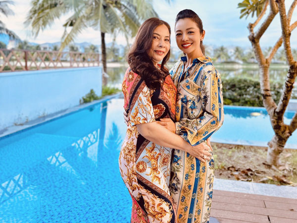 Mẹ ruột sống tại Mỹ của Jennifer Phạm: Nhan sắc trẻ đẹp, sống kín tiếng nuôi cháu ngoại