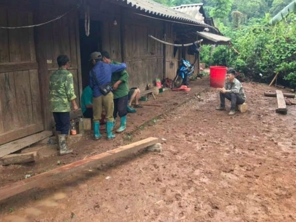 Đi qua mương cạn, gia đình 6 người bị nước cuốn trôi, 2 trẻ tử vong