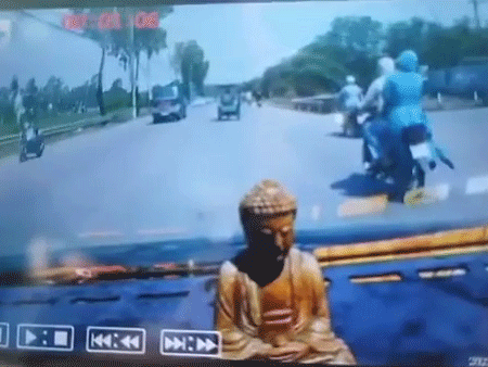 Những vụ tai nạn bất ngờ do áo chống nắng cuốn vào bánh xe