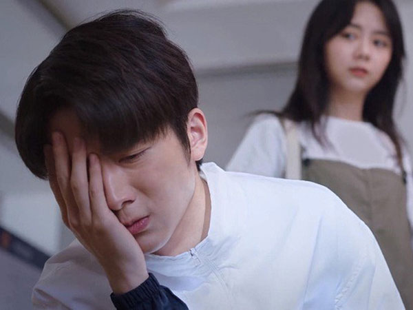 Bị em gái mắng 'lương 14 triệu không gửi nổi cho bố mẹ 1 triệu', anh trai bất lực ôm mặt nhưng chẳng ai thương nổi vì lý do này