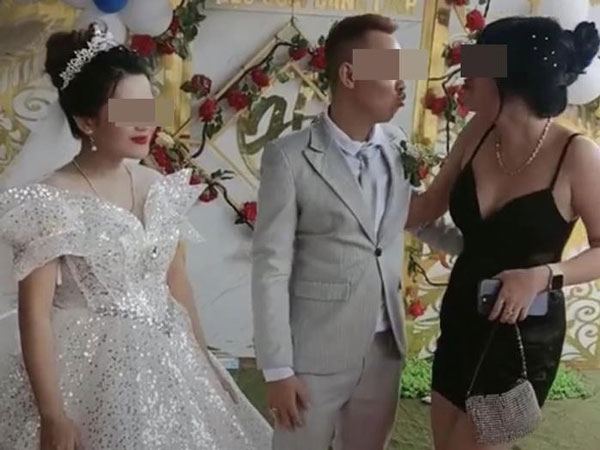 Cô gái 'ôm eo và hôn gió chú rể khiến cô dâu bức xúc hủy hôn' đã lên tiếng về vụ việc