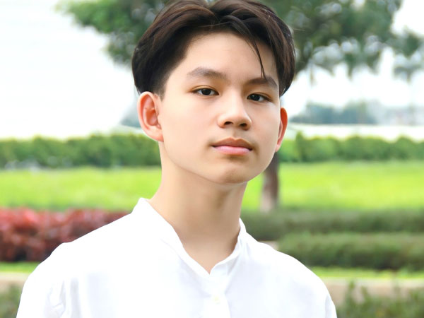 Nam sinh Hà Nội là thủ khoa 'kép' chuyên Tin của 2 trường