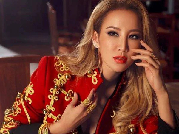 Đừng mãi nhắc về Coco Lee với nỗi khổ đau: Cô ấy còn là một tượng đài âm nhạc, từng kết hợp với những 'huyền thoại'