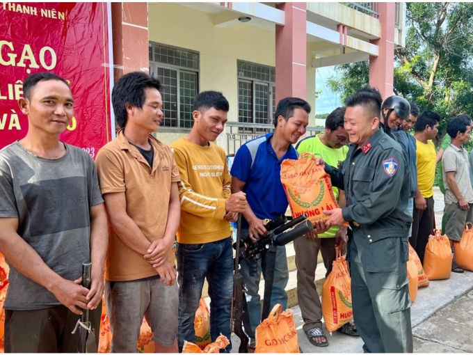 Công an nhận 70 khẩu súng sau buổi 'đổi gạo lấy vũ khí' ở Đắk Lắk