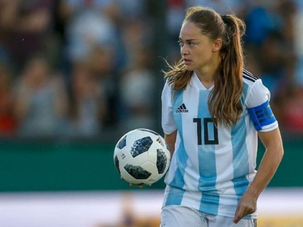 Messi tuyển nữ Argentina: Chúng tôi nhận lương 3,7 triệu đồng/tháng, dưới mức chuẩn nghèo