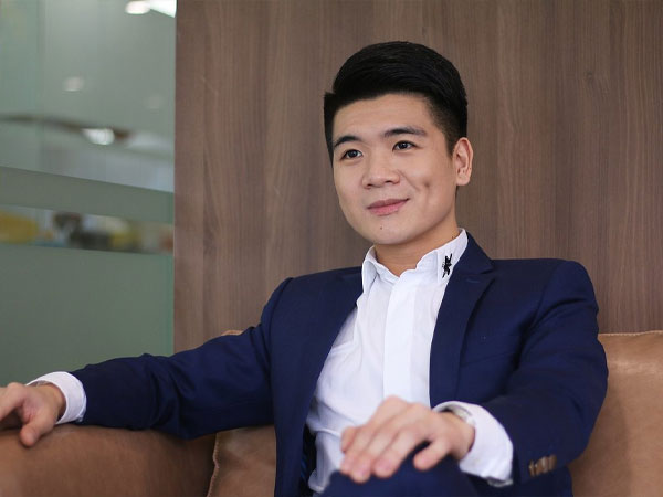 'Cậu cả' nhà bầu Hiển dành ánh mắt '3 phần bất lực, 7 phần cưng chiều' cho người đặc biệt