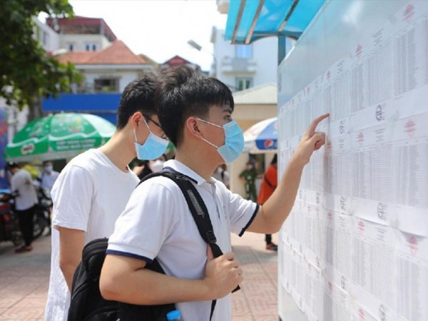 Hà Nội hạ điểm chuẩn vào lớp 10