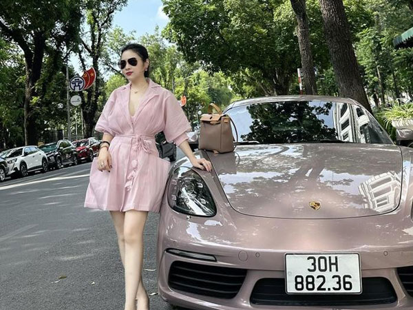 Hotmom Hằng Túi tuổi U40: Tài sản hàng trăm tỷ, sắc vóc nuột nà như gái đôi mươi