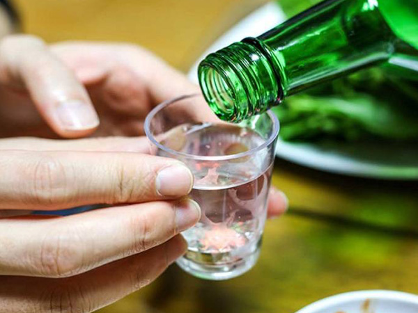 Mẹo uống rượu bia 'ngàn chén không say', giúp quý ông 'bất tử' trên bàn nhậu