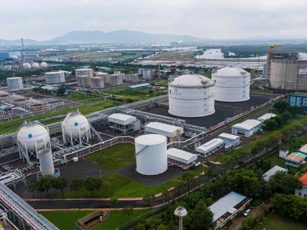 2 'ông lớn' xăng dầu, gas giảm mạnh lợi nhuận 6 tháng