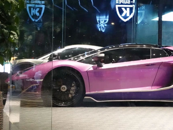 Showroom K-Super ra sao sau khi 'trùm buôn siêu xe' Phan Công Khanh bị tạm giữ