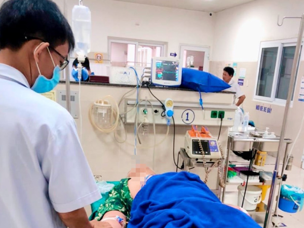 Đi du lịch, nam thanh niên suýt chết vì uống thuốc giảm đau