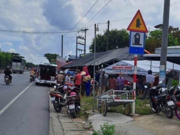 Bị bắt, trộm đâm 2 cha con chủ quán cà phê thương vong