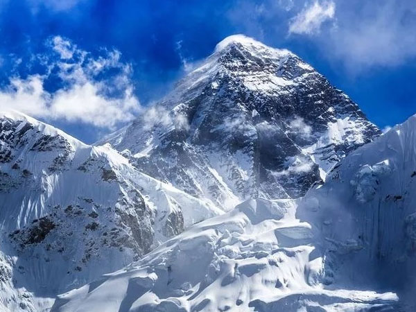 Trực thăng rơi gần đỉnh Everest, ít nhất 5 người tử vong