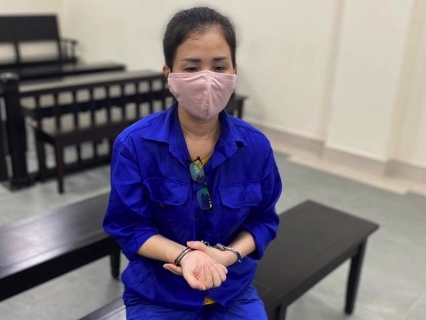 Nữ đại tá công an...rởm dùng sổ tiết kiệm giả lừa đảo bác sĩ, ca sĩ