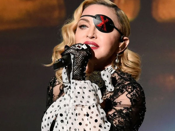 Madonna xử lý khối tài sản 869 triệu USD sau khi suýt chết