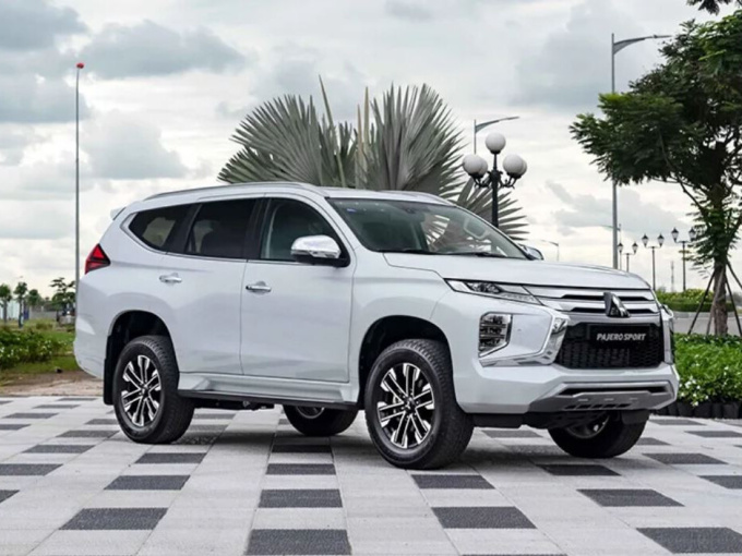 Ô tô SUV tiền tỷ đua nhau hạ giá, mức giảm hàng trăm triệu trong tháng 7