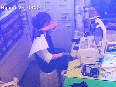 Tủi thân bật khóc khi đang làm việc, cô gái nhận được món quà đầy bất ngờ