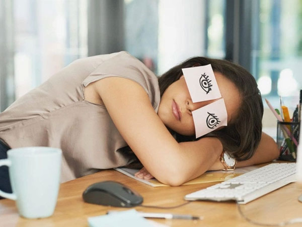 Ngủ trưa quan trọng thế nào và ngủ trong bao lâu là tốt nhất? Chuyên gia thần kinh sẽ giúp bạn trả lời câu hỏi đó