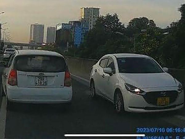 Nữ tài xế lái ô tô đi ngược chiều tại Vành đai 3 trên cao bị xử phạt