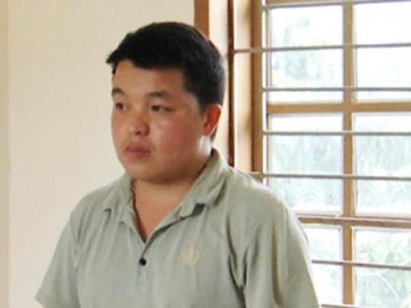 Trưởng bản tham ô tiền công để... xây nhà