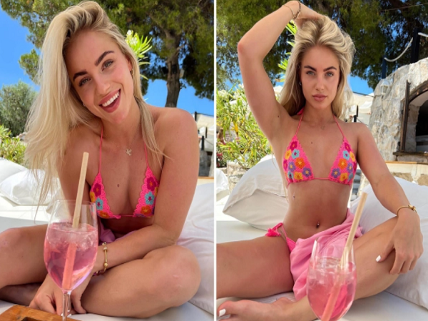 'Nữ cầu thủ đẹp nhất thế giới' diện bikini khiến NHM 'bỏng mắt'