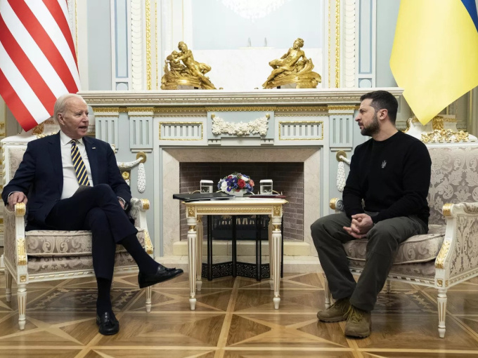 Ông Biden xem xét gửi tên lửa tầm xa cho Ukraine, Đức cung cấp thêm Patriot