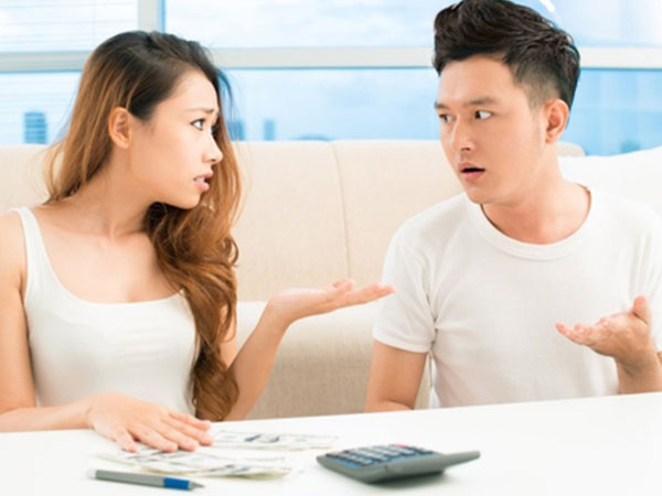 Chồng giận dỗi đòi ly hôn chỉ vì vay tiền tỷ của bố vợ để mua xe ô tô mà không được