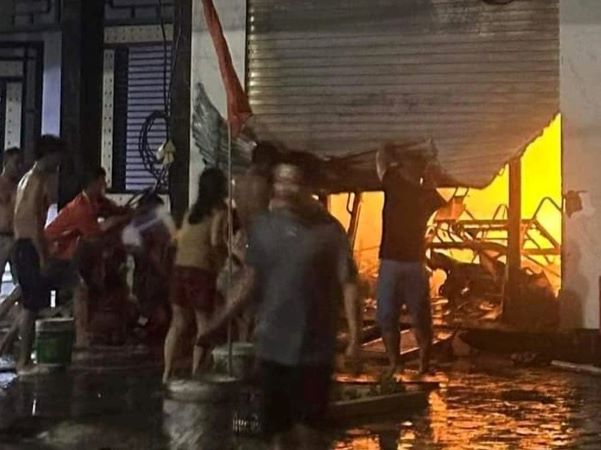 Xe điện bốc cháy khi đang sạc, hai bà cháu tử vong thương tâm