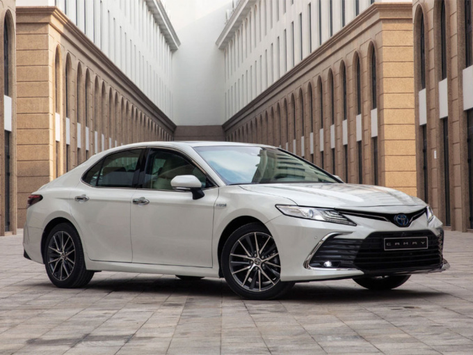 Top xe sedan giá 1 tỷ tháng 6/2023: Toyota Camry, KIA K5 lao dốc