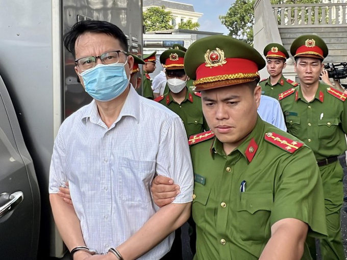 Vụ án 'Chuyến bay giải cứu': 'Ăn chia' cả tiền của gần 1.900 người mãn hạn tù