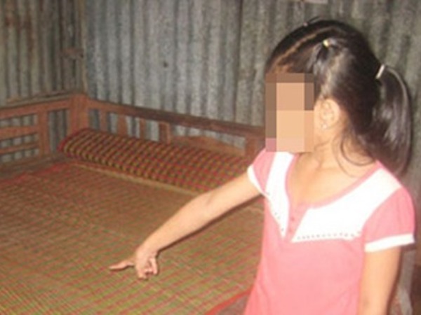 Bị người cha thú tính hiếp dâm nhiều lần, thiếu nữ cầu cứu chính quyền