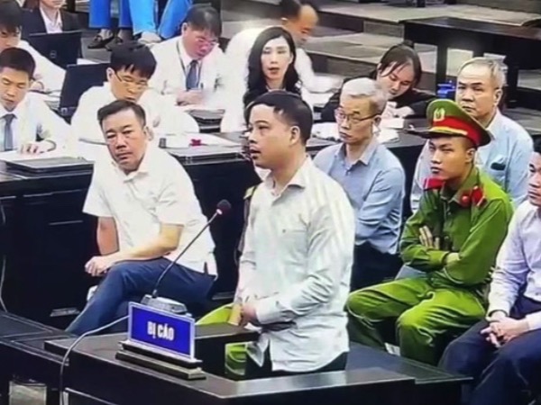 Vụ 'chuyến bay giải cứu': 'Thứ trưởng đã ký rồi, phải chuyển tiền mới có dấu'