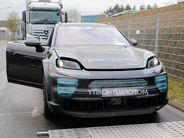 Lộ hình ảnh 'chụp lén' của Porsche Cayenne EV chạy điện
