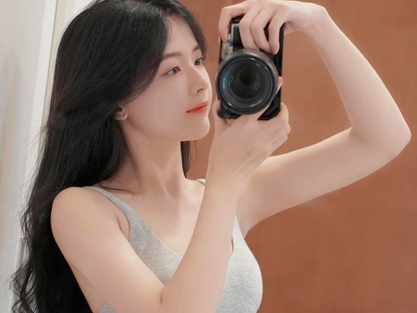 Bỏ hình tượng ngây thơ, 'hot girl ảnh thẻ' ngày càng bốc lửa