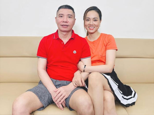 Vợ NSND Công Lý lên tiếng về tin đồn chồng giả bệnh để tạo sự chú ý