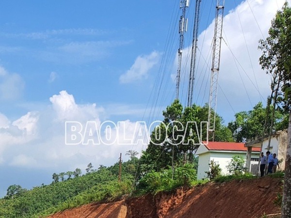 Tháo dỡ cột phát sóng viễn thông, 2 công nhân tử vong