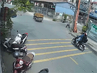 Ôtô tông văng cặp đôi đi xe máy nghi do đánh ghen