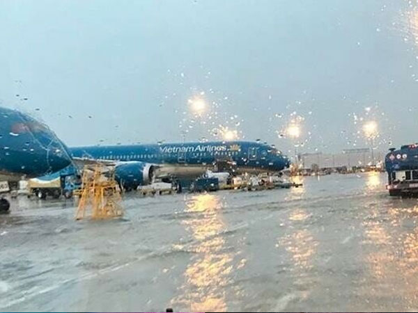 Tạm đóng cửa 3 sân bay do bão số 1