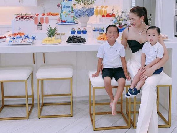 Phạm Hương làm tiệc sinh nhật cho con trai tại biệt thự, nhan sắc rạng rỡ và thần thái sang trọng khiến dân mạng trầm trồ